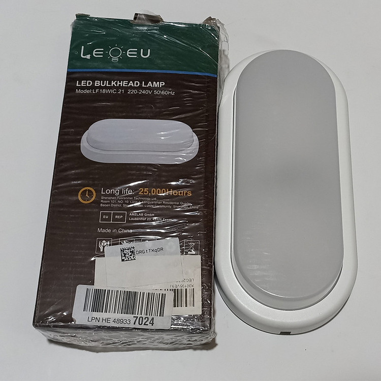 چراغ دیواری