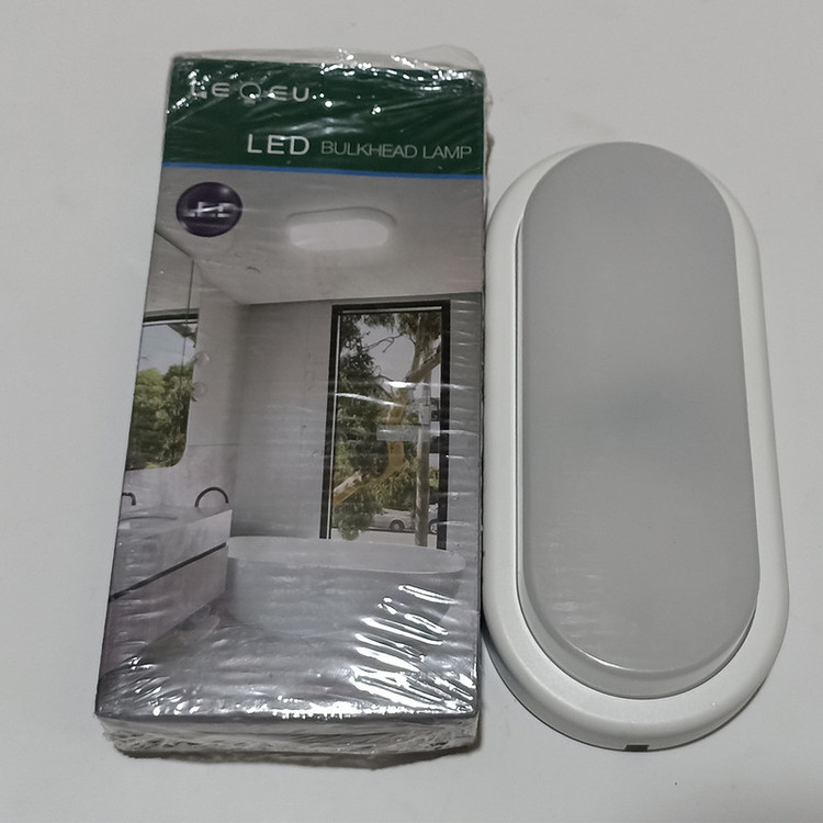 چراغ دیواری